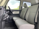 運転しやすい視界と、手に馴染むステアリング。快適な運転環境が、毎日の通勤・通学をサポートします。