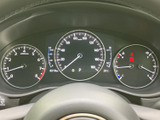 視認性の高いメーター類で、運転に必要な情報を的確に把握。安全運転をサポートします。