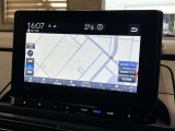 ディーラーオプションナビとなっております。インターナビも対応しているので日本全国おでかけすることができます!