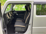 洗練されたデザインのインパネは、操作性にも優れています。運転に必要な情報を一目で確認でき、安全な運転をサポートします。