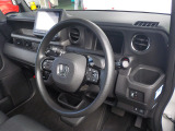 運転席から各種ボタンの操作がしやすいように設計されたデザイン。ドライブなでもスマートに操作ができます♪