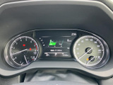 視認性の高いメーター類が、運転に必要な情報を的確に伝えます。落ち着いたデザインが、運転に集中できる空間を演出します。