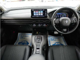 とても握りやすいステアリング!運転手の気持ちがそのまま伝わるかのような反応をしてくれます!小物入れや各ボタンの配置にこだわり、とても使いやすいです !視認性も良好なのでロングドライブもお任せ下さい!