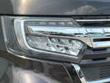 明るくて長寿命のLEDヘッドライト採用