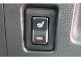 【シートヒーター】女性にも嬉しい装備のシートヒーター付です♪冬の運転は寒くて・・・というお客様にはピッタリ!運転席のシートをポカポカにしてくれますよ(^v^)