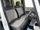 運転席のスペースはゆったりしていて、視界も広く確保されているので普段の運転からロングドライブまで快適です。
