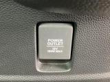 アクセサリーソケットを装備。車内アクセサリーの電源として便利です。