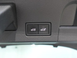 パワートランクリッド機能付きなので力が要らず簡単に開閉可能