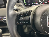 ステアリングにオーディオ操作スイッチが付いています。オーディオ画面に直接タッチしなくても操作が出来ますので、運転に集中できます。