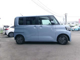 スライドドアですので、狭い駐車場での、乗り降りも、しやすく便利です。
