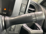 【オートライト】周りの明るさに応じて自動でヘッドライトの点灯・消灯ができる機能です!ライトの付け忘れ・消し忘れなどが無くなり、雨の日や夕方の走行も安心!トンネル通過時も便利ですね♪