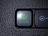 エンジン、エアコンなどを制御し低燃費な『ECONモード』に、また走りを楽しみたいとき、空調など快適性を重視したいときにはスイッチOFFで通常モードに切り替えができます!