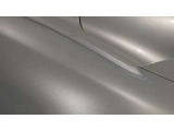 Ferrariを象徴する美しいホワイトカラー「Bianco Italia」。上品で清潔感のある佇まいに加え、光の当たり方によって表情を変える繊細な色合いが、Ferrariの流麗なボディラインを際立たせます。