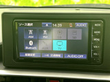 ラジオ、CD、Bluetoothなど、多様なソースに対応。お好みの音楽で快適な車内空間を演出します。