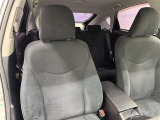 高いホールド性で運転姿勢が安定します。長距離ドライブでも疲れにくいのが魅力です。