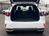 【パワーバックドア】スマートキーや運転席のボタンを押すだけでリアゲートが自動で開閉します!荷物を持っている時や、高い位置にあるバックドアを閉める際に便利な機能です♪