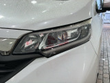 LEDヘッドライトは、点灯の瞬間から最大光量を発揮し、突然暗くなるトンネルなどでの安定感を高めます。