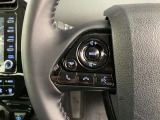 運転中、オーディオの操作をしてて、ハッとしたことはありませんか?ステアリングスイッチは、運転中でもハンドルでオーディオの操作が可能です。安全なドライブをサポートします。