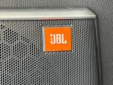 【JBL】ハリウッドの映画スタジオなどにも採用されているJBLスピーカー。また、車のアイデンティティーと音響的な特徴を考慮しているため、心地よい音を楽しめます♪
