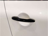 MINIはドアが分厚いです。衝突によりドアがつぶれてしまった場合にも外からいち早くドアを開けれるよう考えられています。数十秒の救出の遅れが命につながりかねない場合、こういった配慮が重要なポイントです。