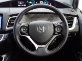 ステアリングからスムーズに持ちかえられるインパネシフトを採用。
