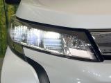 【LEDヘッドライト】悪天候や夜間走行時も良好な視界を確保し安心して運転できる高輝度LEDヘッドライトを装備!点灯速度が早く、消費電力も抑えられています。
