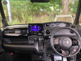 フロントガラスが大きく、ワイドな視界で運転もしやすくなるように、設計されています。