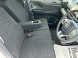 乗り心地の良いフロントシートです。足回りも広々としておりますので、長時間の運転も疲れづらいですよ。