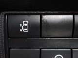 【片側電動スライドドアスイッチ】スマートキーや運転席のスイッチでスライドドアの開閉が可能♪電動なので力を入れてドアを開ける必要が無く小さいお子様でも、重い荷物を持っている時でもラクに開け閉めできます