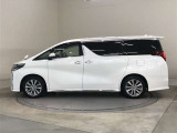 両側パワースライドドア付きだから、狭い駐車スペースなどでの 乗り降りラクラク!小さなお子さまのいるご家庭には嬉しい装備。