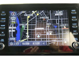 スマホやiPhoneと連携し、対応アプリを表示させて使うディスプレイオーディオ。使い慣れた従来のトヨタ車載ナビが利用できるTCナビキットを装着しています。高画質なフルセグTV対応です。