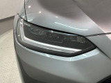 LEDヘッドライトは、点灯の瞬間から最大光量を発揮し、突然暗くなるトンネルなどでの安定感を高めます。