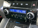左右独立温度コントロールフルオートエアコンです。運転席、助手席それぞれで独立して温度設定ができます。冷え性の方が乗っても安心ですね♪