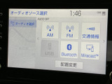 多様な音源に対応し、こだわりのサウンドを楽しめます。Bluetooth接続でスマホの音楽も簡単に再生。快適な車内空間を演出します。