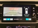 バックでの車庫入れも安心です! リアカメラが付いているバックモニター付のナビディスプレー装備しております。バンパーについているソナーや、操作線もついており距離感も画面から確認できます。
