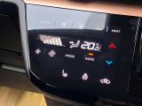 お好みの温度に合わせれば自動的に調節、オートエアコン装備。年中快適な車内。