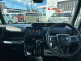運転のしやすさを最優先に設計された見晴らしの良いデザインです。車両間隔が掴みやすく狭い道でも安心!