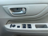 パワーウィンドウ・電格ミラー付き。狭い駐車の際にも便利です。