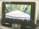 【バックカメラ】駐車時に後方がリアルタイム映像で確認できます。大型商業施設や立体駐車場での駐車時や、夜間のバック時に大活躍!運転スキルに関わらず、今や必須となった装備のひとつです!