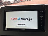 様々な情報を表示できるモニターです。車両情報や設定変更など、必要な情報を手元で確認できます。運転操作をサポートする便利な装備です。