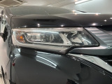 LEDヘッドライトは、点灯の瞬間から最大光量を発揮し、突然暗くなるトンネルなどでの安定感を高めます。