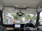 視界広々で運転しやすいインパネ