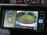バックカメラの他に上から見下ろしたような画像が見れるアラウンド(全方位)モニター。前後左右を把握できます!
