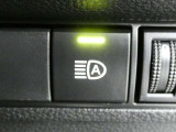 【オートマチックハイビームヘッドライト】ハイビーム走行時に対向車や前走車をカメラで認識して自動的にロービームにする機能が装備されています。※道路環境などによっては作動しない場合があります。