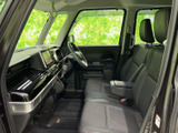 ドライバー視点からの眺望も良好。運転に必要な情報がひと目でわかり、安全運転をサポートします。快適な運転環境です。