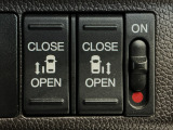 【両側パワースライドドア】両側がパワースライドドアになっており、運転席のスイッチやスマートキーでも開閉が可能です!開口部も広いので乗り降りも楽々♪