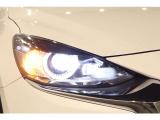 こちらのお車は高機能なアダプティブLEDヘッドライト装備!!