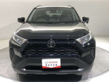 「フロントマスク」です。車の印象を決めるのは【顔】。この車の顔つきは、きっとあなたにピッタリ!?