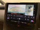 映像で見づらい車両周辺の確認をアシスト。クルマを真上から見ているような映像を表示。 運転席から確認しにくい車両周囲の状況を把握。