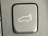 【パワーバックドア】スマートキーや運転席のボタンを押すだけでリアゲートが自動で開閉します!荷物を持っている時や、高い位置にあるバックドアを閉める際に便利な機能です♪